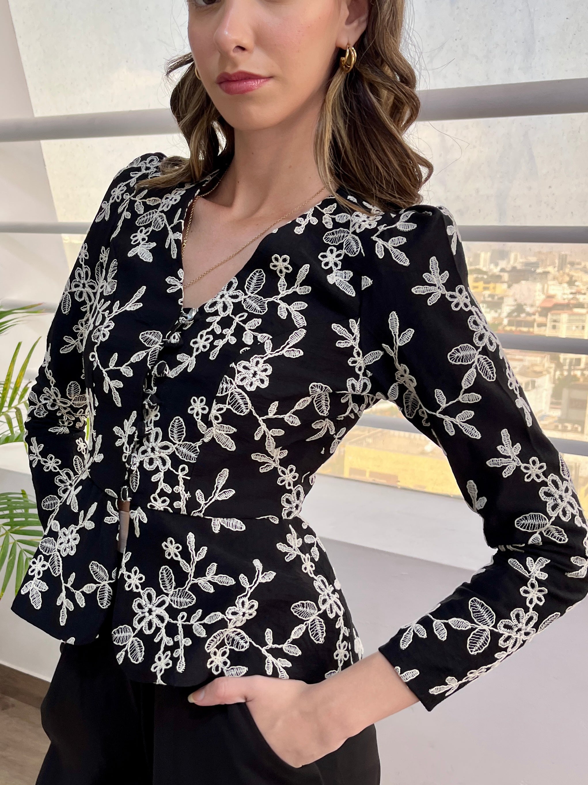 Flora Noir — Conjunto Ejecutivo