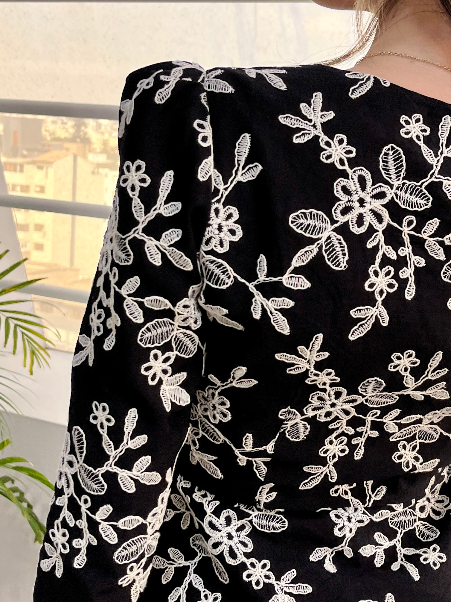 Flora Noir — Conjunto Ejecutivo