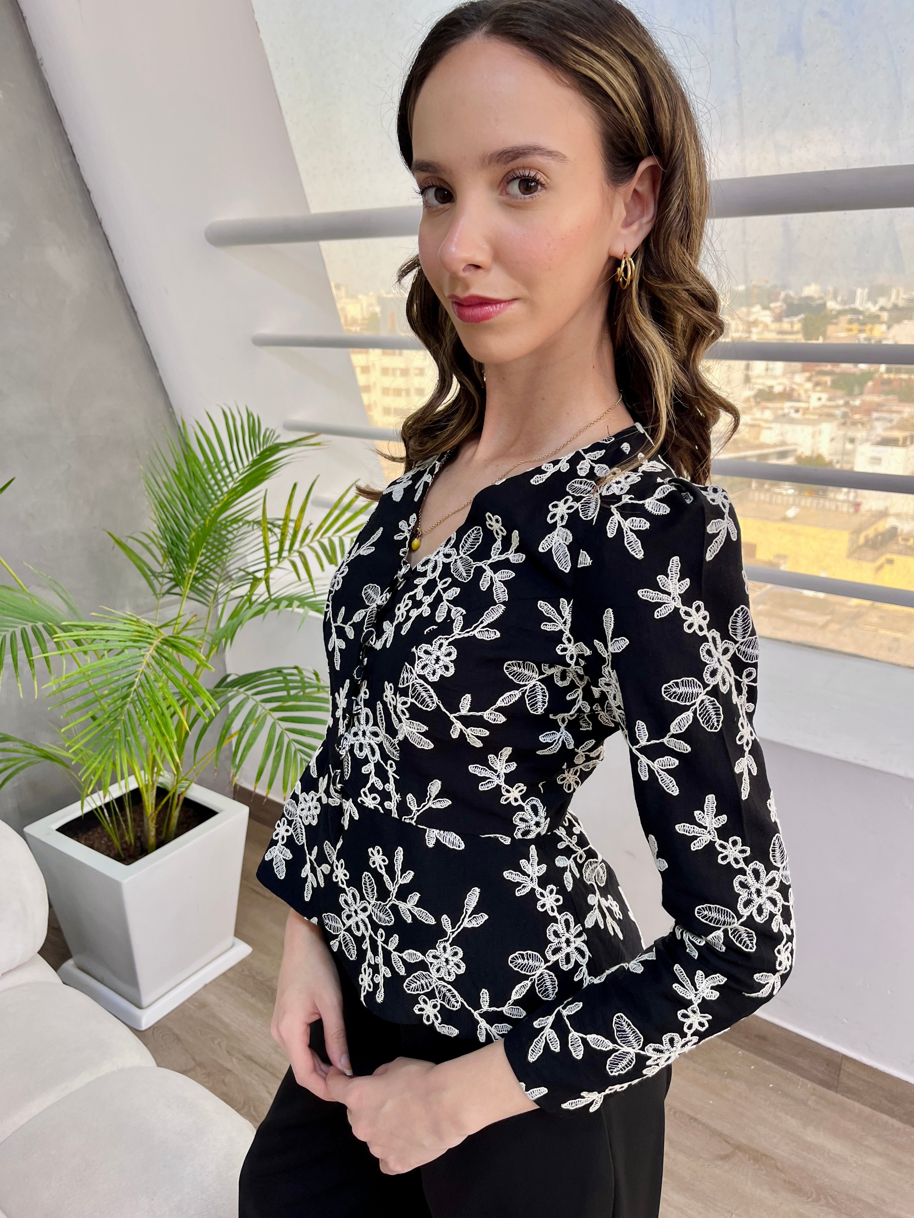 Flora Noir — Conjunto Ejecutivo