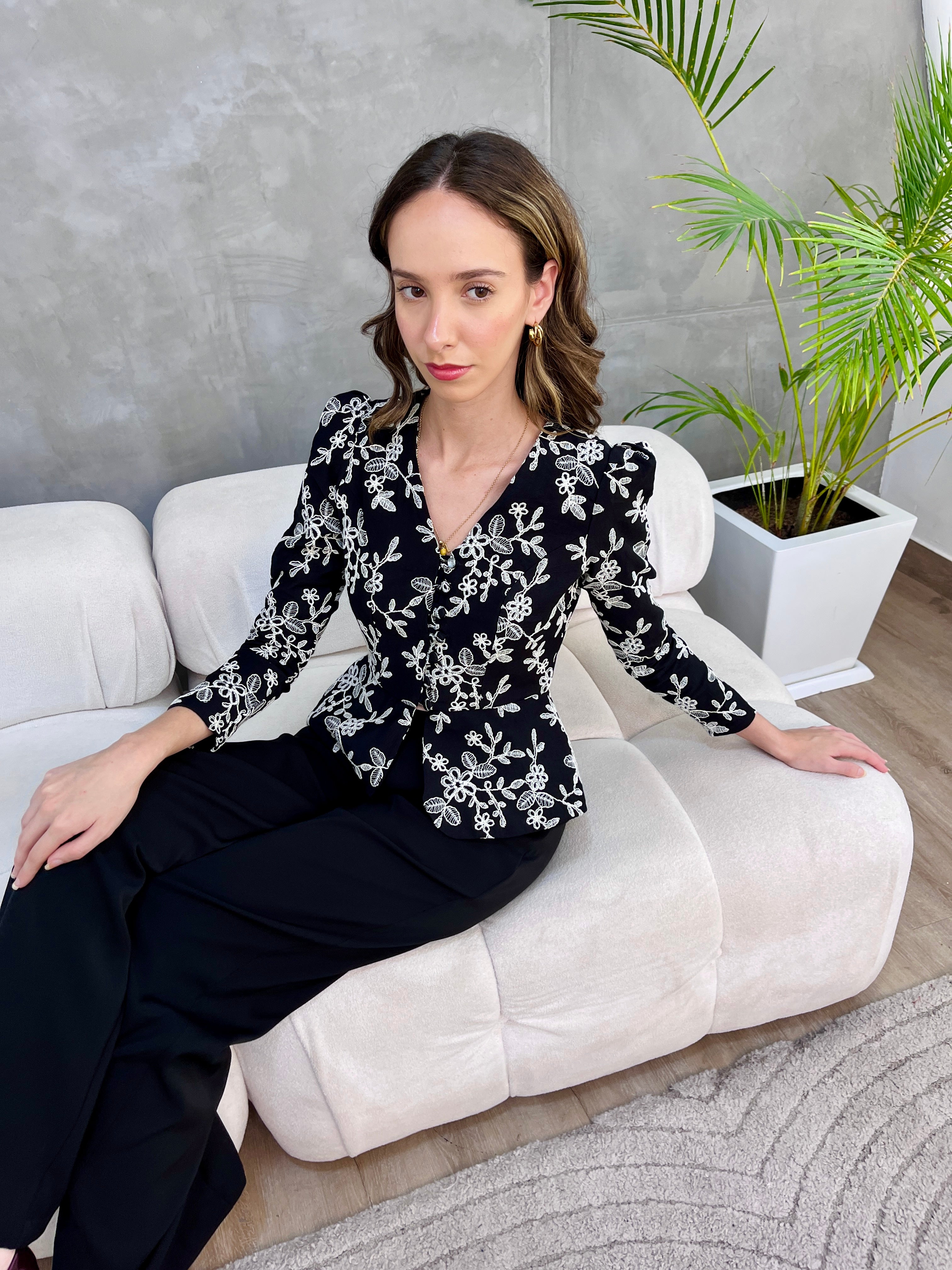 Flora Noir — Conjunto Ejecutivo
